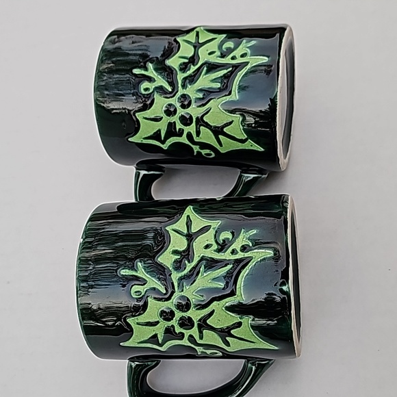 Vintage HTF Green Christmas Holly Berry 4 Piece Mug Set - Picture 8 of 12